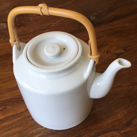 Vintage White Japanese Style Teapot w/ Bamboo Handle by Taylor & Ng (c) 1971 - Picture 16 of 16